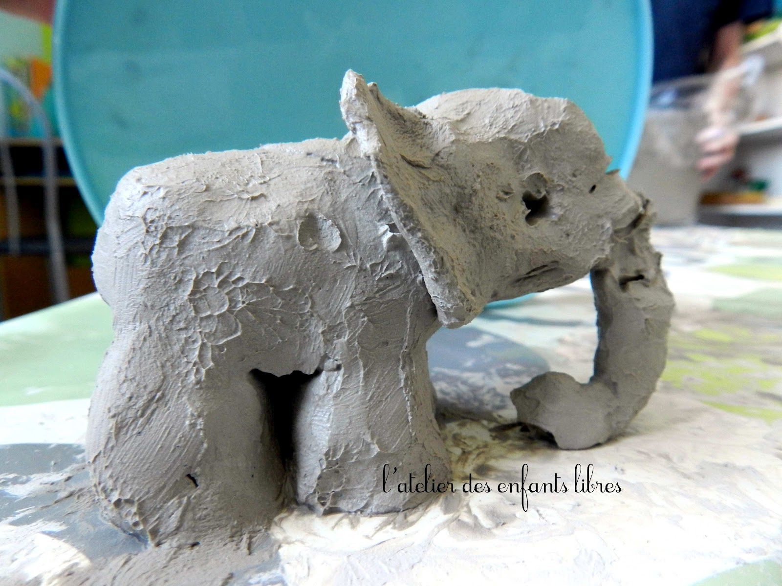 l'Atelier des enfants libres: modelage d'argile