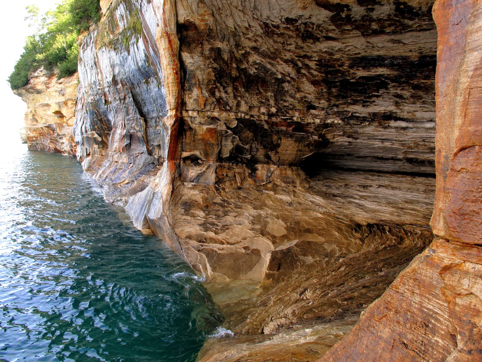 PICTURED ROCKS NATIONAL LAKESHORE LOOP TRIP & SHIPWRECKS - ADAM HAYDOCK