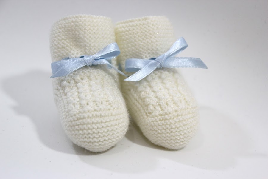 DIY Tutorial y patrones patucos de bebé tejidos con dos agujas