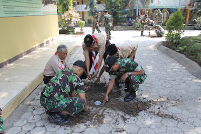 PEDULI LINGKUNGAN KODIM SRAGEN BUAT RATUSAN LUBANG BIOPORI