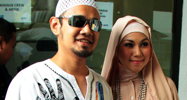 Hari Jumat Puput Melati Melahirkan Bayi Perempuan