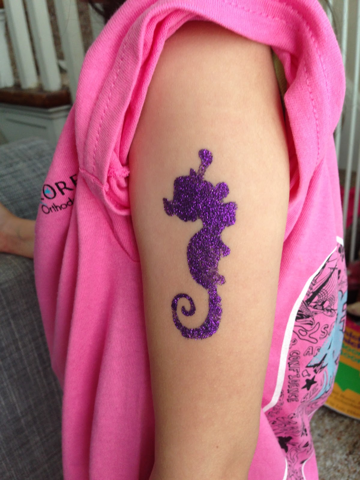 grosgrain-diy-glitter-tattoos