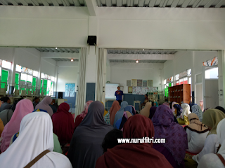 http://www.nurulfitri.com/2017/10/pentingnya-pendidikan-karakter-bagi-anak.html