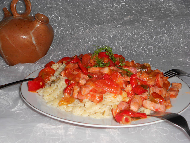 Paste cu sos de afumatura si legume