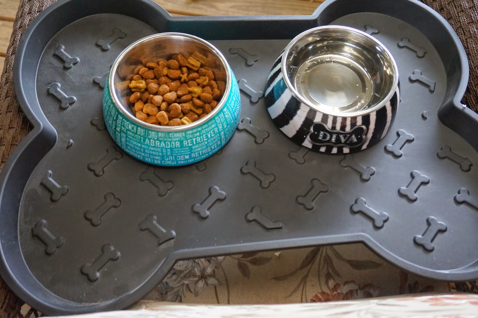 Loving Pets Dog Dishes and Tray
