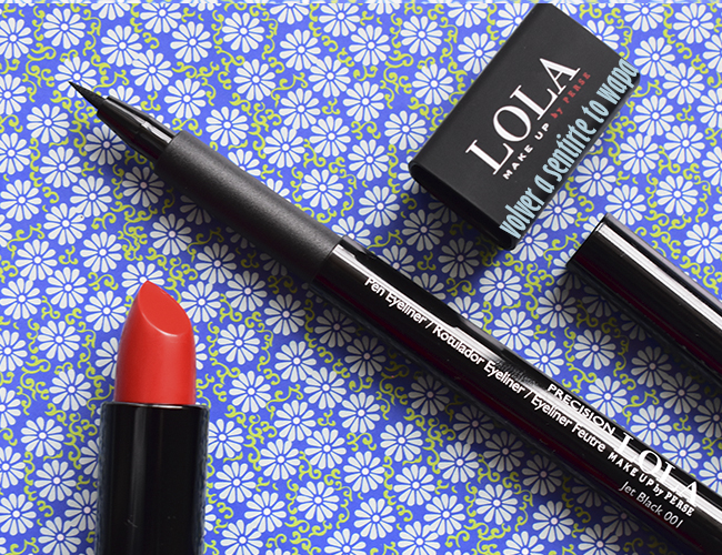 Maquillaje de Lola Make Up: labial rojo Red Velvet & delineador negro
