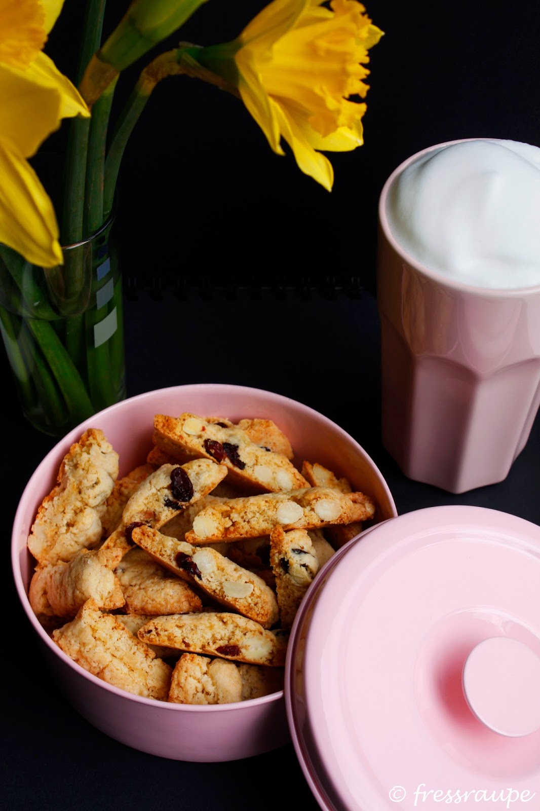 fressraupe: Cantuccini mit Cranberries und weißer Schoki fressraupe: Cantuccini mit Cranberries und weißer Schoki