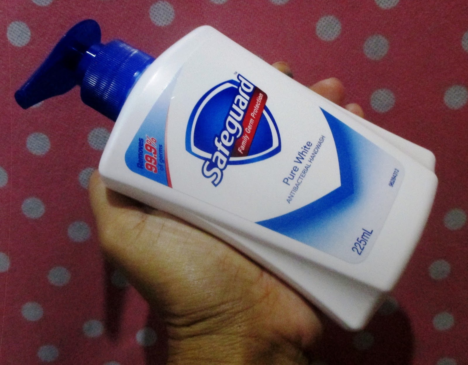 Safeguard Pure White Liquid Soap a refreshing handwashing experience