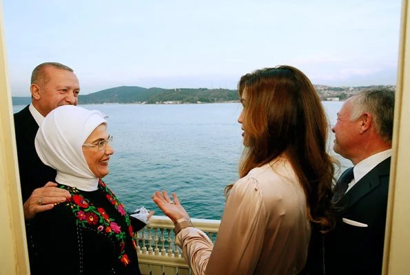 King Abdullah and Queen Rania met with President Recep Tayyip Erdogan and his wife Emine Erdogan