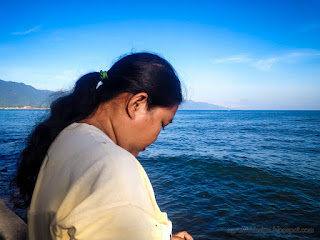 Woman Traveler On The Beach With Fresh And Beutiful Beach Scenery In The Morning North Bali Indonesia