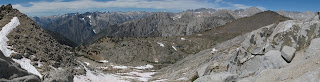 Aussicht vom White Pass; Red Point ist der Gipfel auf der rechten Seite, Red Pass liegt rechts davon und ist hier verdeckt