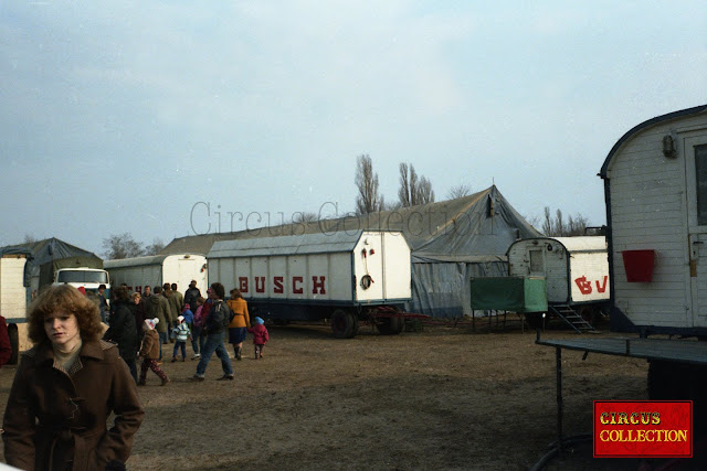 Tente écuries et roulotte à matériel du Circus Busch , Tent stables and trailer with material from Circus Busch