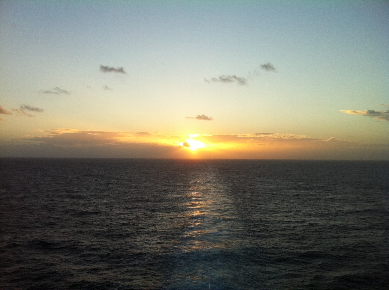 Yellow Fish cruises: Sunrise, Day 9 (At Sea)