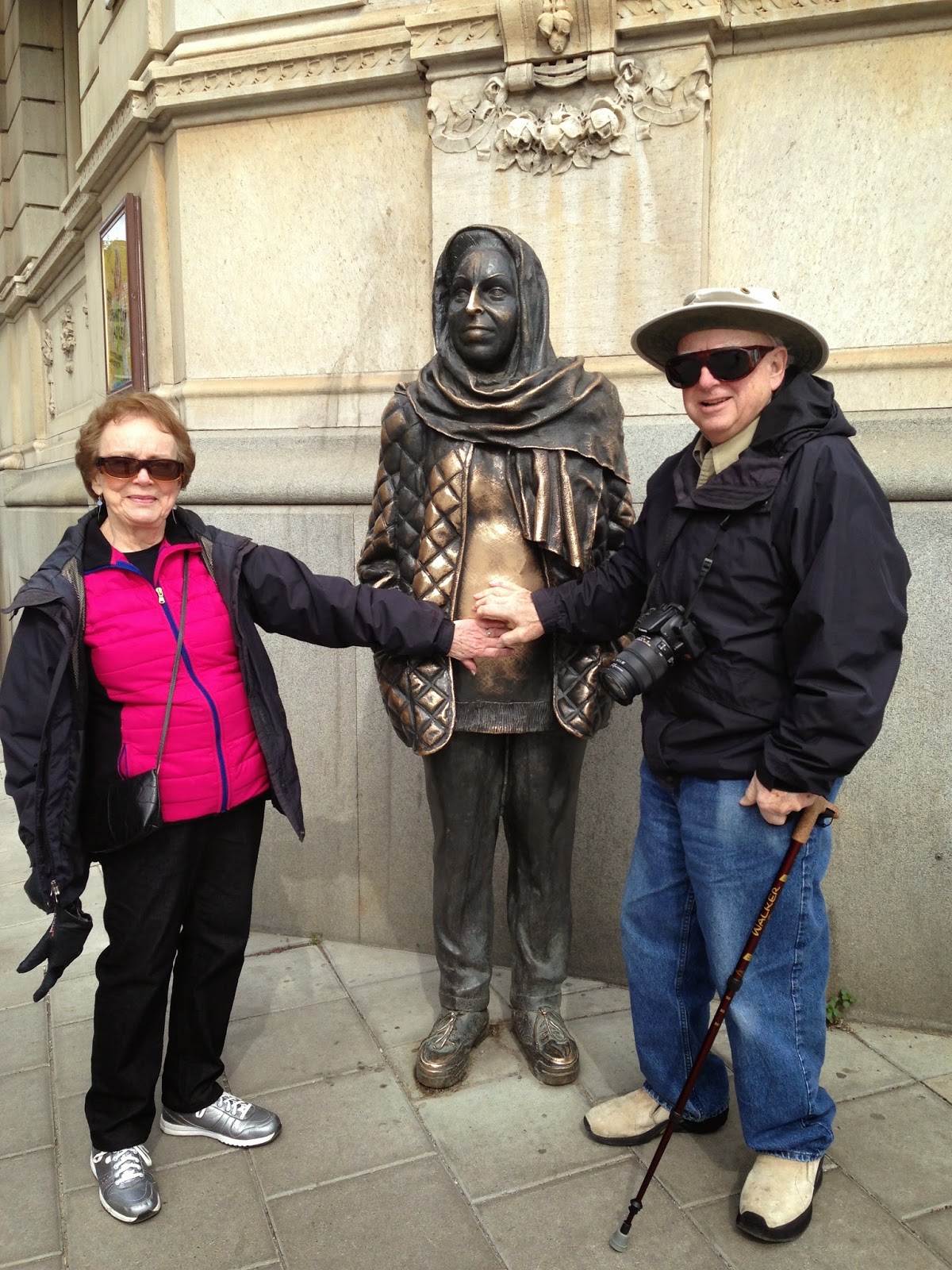 The Castle Home Royal Dramatic Theatre statue