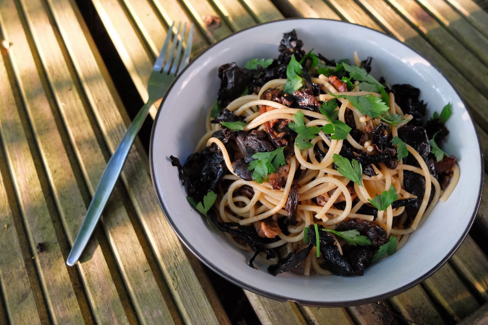 Wild Mushroom Spaghetti In Garlic Butter - Raw Rhubarb - Fit Food and