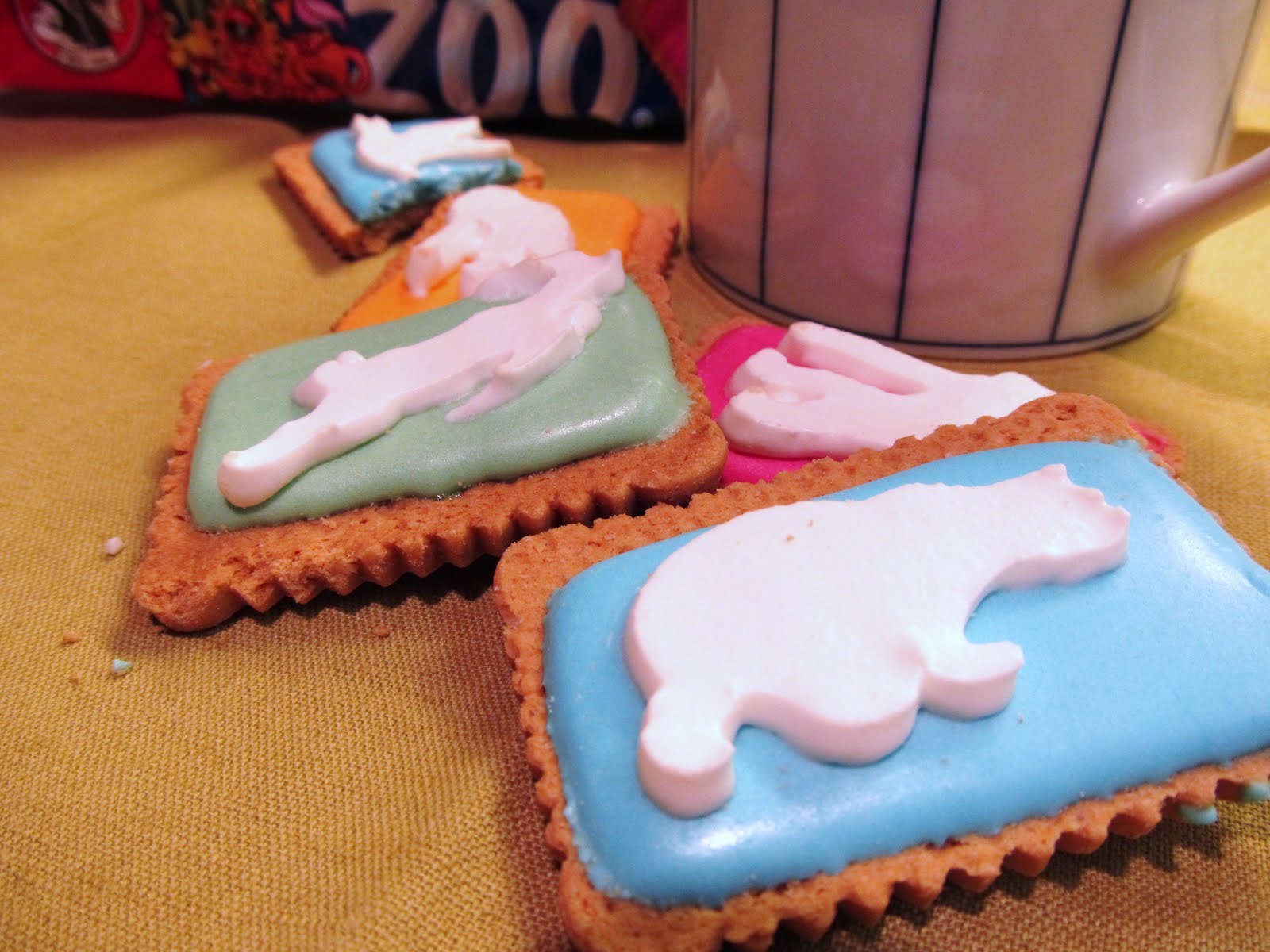 stitches and tea Iced Zoo biscuits