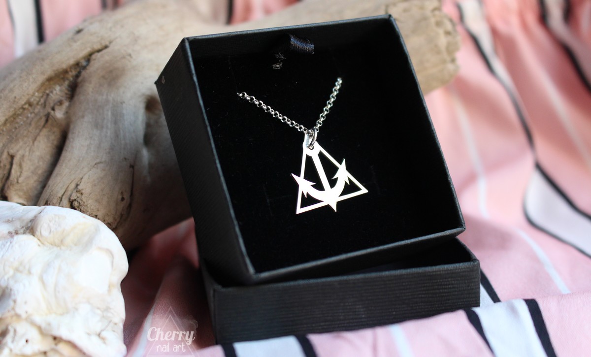 onecklace-collier-personnalisé-ancre-marine-triangle