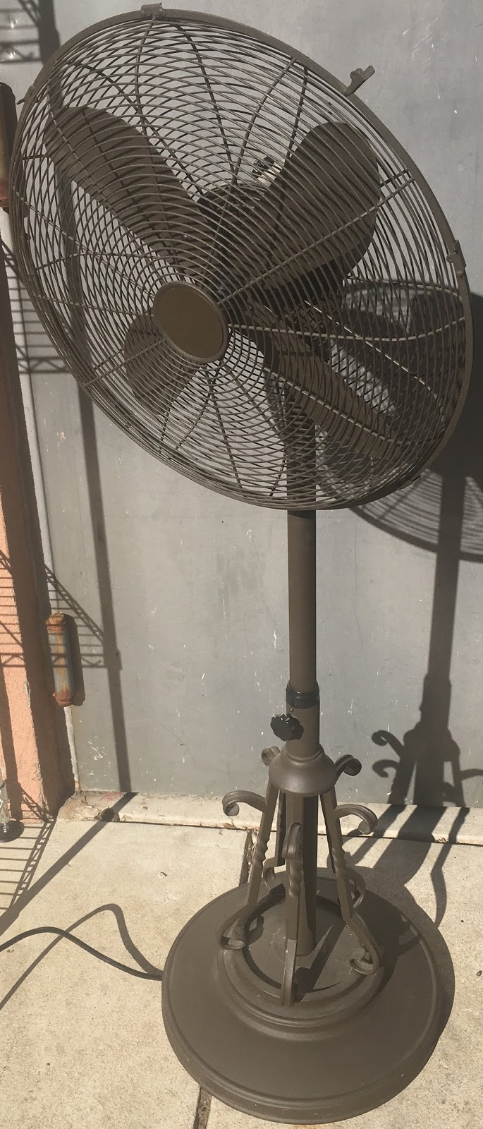 Uhuru Furniture & Collectibles Decorative Metal Pedestal Fan 95 75