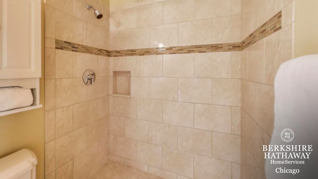 15 Photos vs. 1636 N Wells #601 Chicago IL-Old Town vs. Condo Interior Design Tour