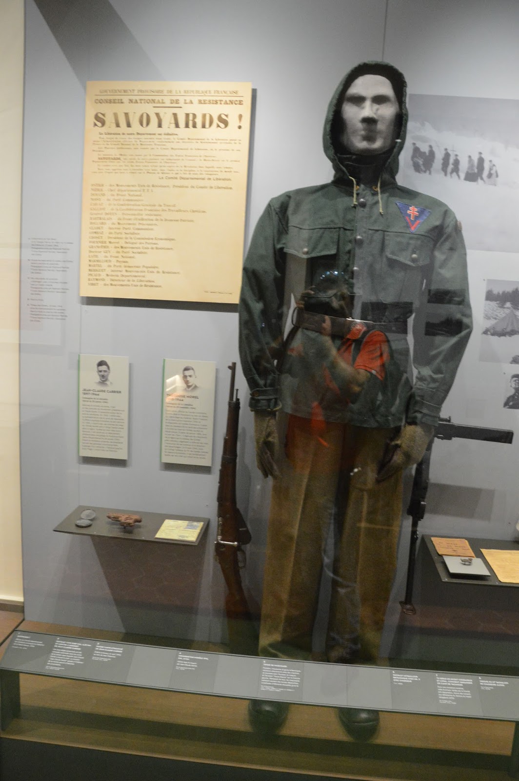 Le mamouth Tom Morel au milieu des Compagnons