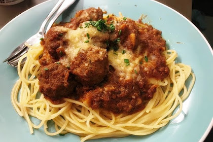 Cara Membuat Spagheti Meatball dan Mozarella