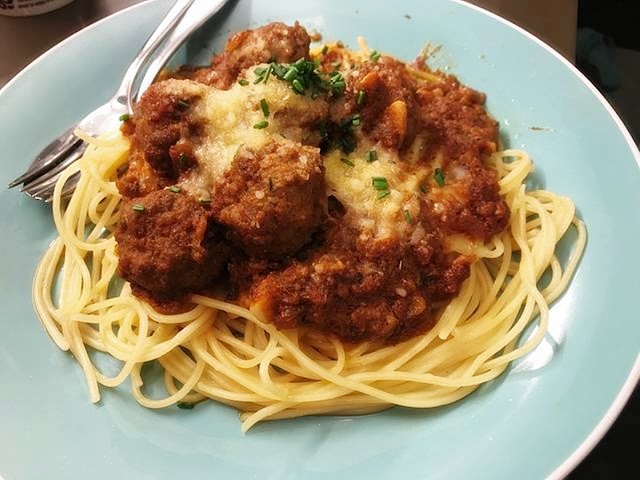 Cara Membuat Spagheti Meatball dan Mozarella