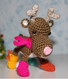 PATRON GRATIS RENO CON BOTAS AMIGURUMI 550