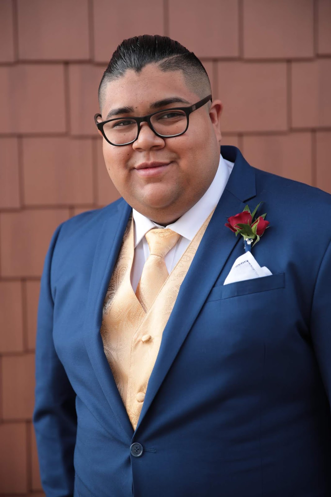 THE DISTRICT MENS SUIT OUTLET