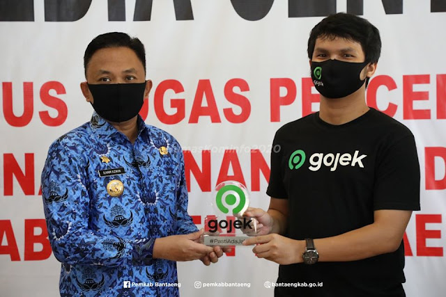 Ilham Azikin Apresiasi Pemberian Bantuan Penanganan COVID-19 di Bantaeng oleh Gojek Ilham Azikin Apresiasi Pemberian Bantuan Penanganan COVID-19 di Bantaeng oleh Gojek