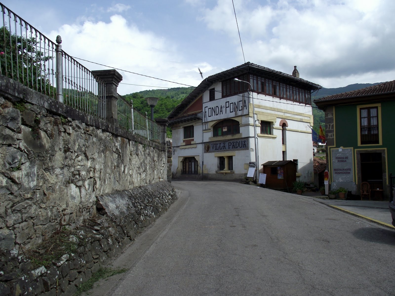 ENTRE EL RIO EL MAR Y LA MONTAÑA SAN JUAN DE BELEÑO c. ponga