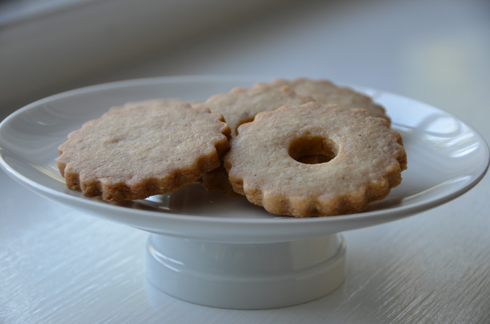 Playing with Flour: Hazelnut shortbread cookies