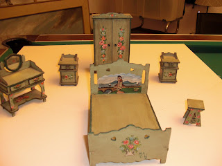 casas de muñecas y miniaturas: Muebles pintados a mano en Kits pintura