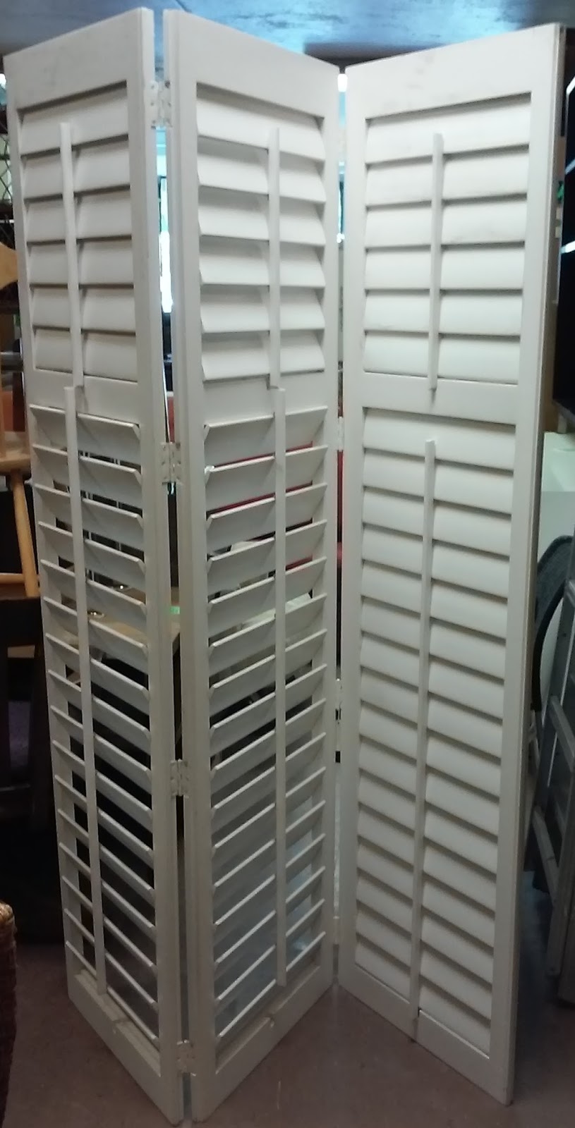 UHURU FURNITURE & COLLECTIBLES SOLD Louvered 3 Panel Room Divider 50