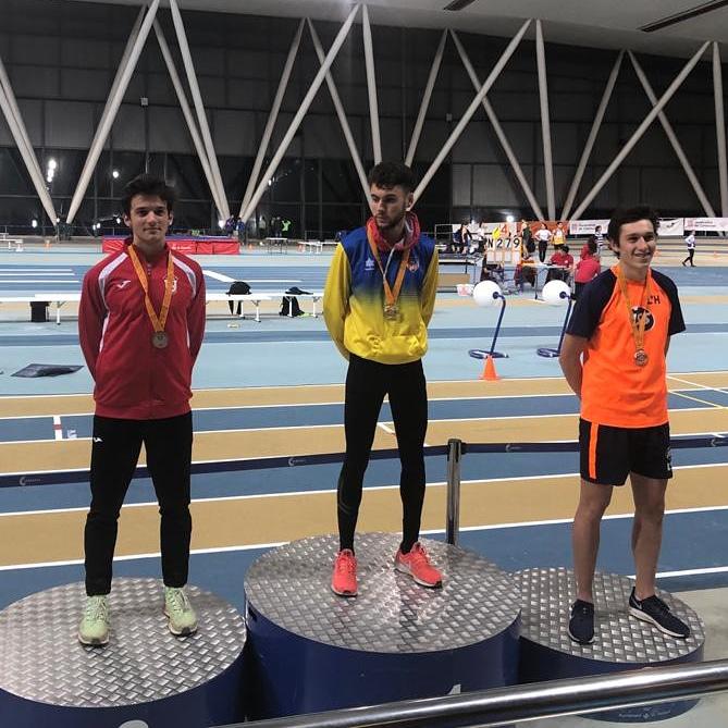 Tomas Revila Bronze 800 m.ll. Indoor