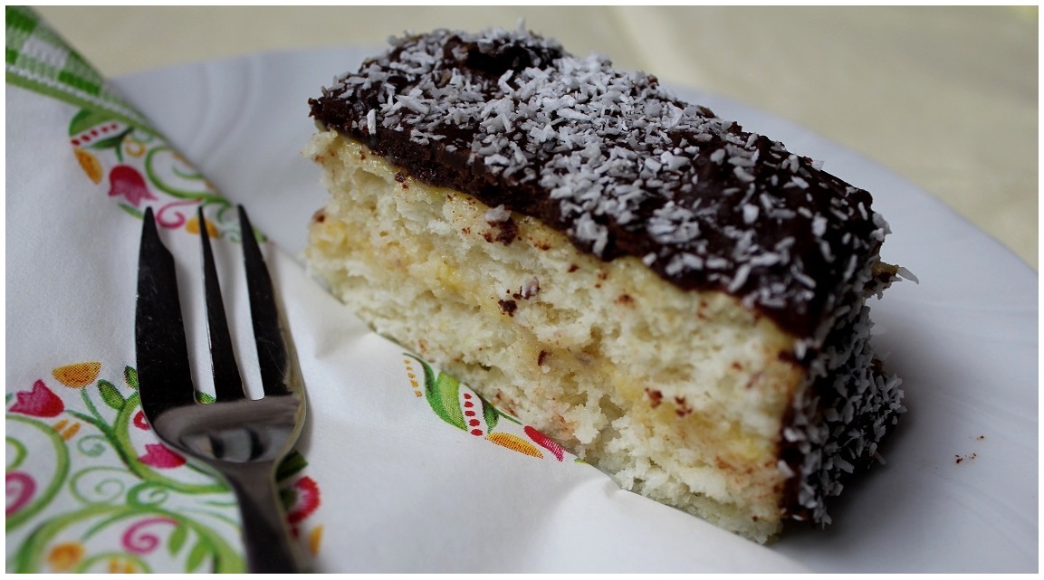 Susi&amp;#39;s Bakery: Coconut Cake with Vanillacream and Chocolate Topping ...