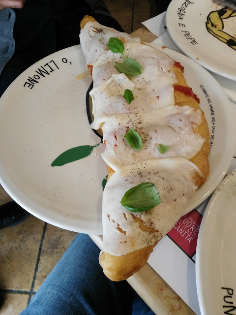 Pizzeria Concettina ai 3 Santi-Rione Sanità-Napoli Pizzeria Concettina ai 3 Santi-Rione Sanità-Napoli