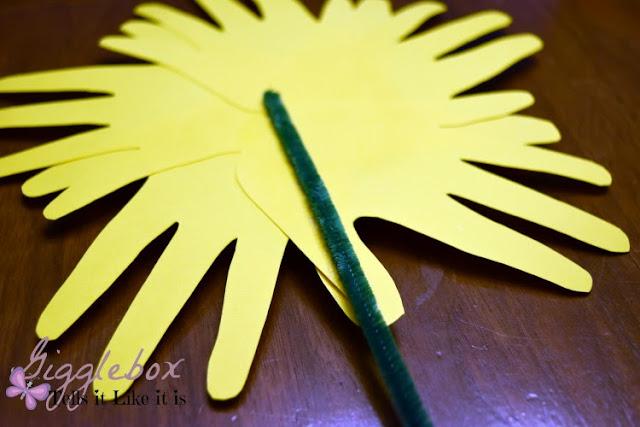 handmade sunflowers, handmade sunflowers for Teacher's Appreciate Week, handmade sunflowers for Mother's Day, handmade sunflowers for any occasion, crafting with kids, gift ideas that kids can make,