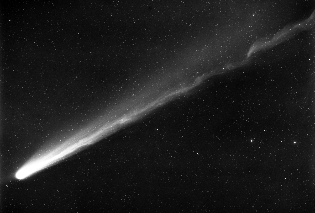 Почему у кометы хвост. Комета Когоутека. Комета Хякутакэ. Комета Когоутека 1973. Долгопериодические кометы.