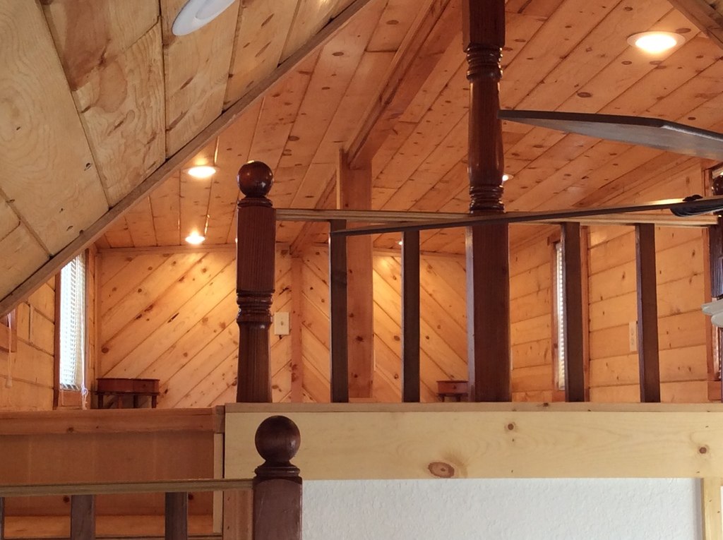 TINY HOUSE TOWN Klamath Falls Tiny House (410 Sq Ft)