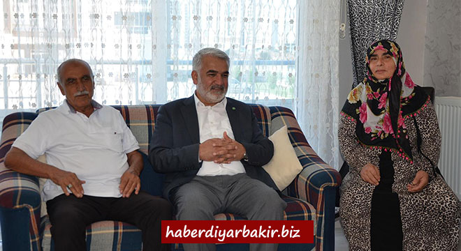 Zekeriya Yapıcıoğlu’ndan şehit ve tutuklu ailelerine bayram ziyareti Zekeriya Yapıcıoğlu’ndan şehit ve tutuklu ailelerine bayram ziyareti