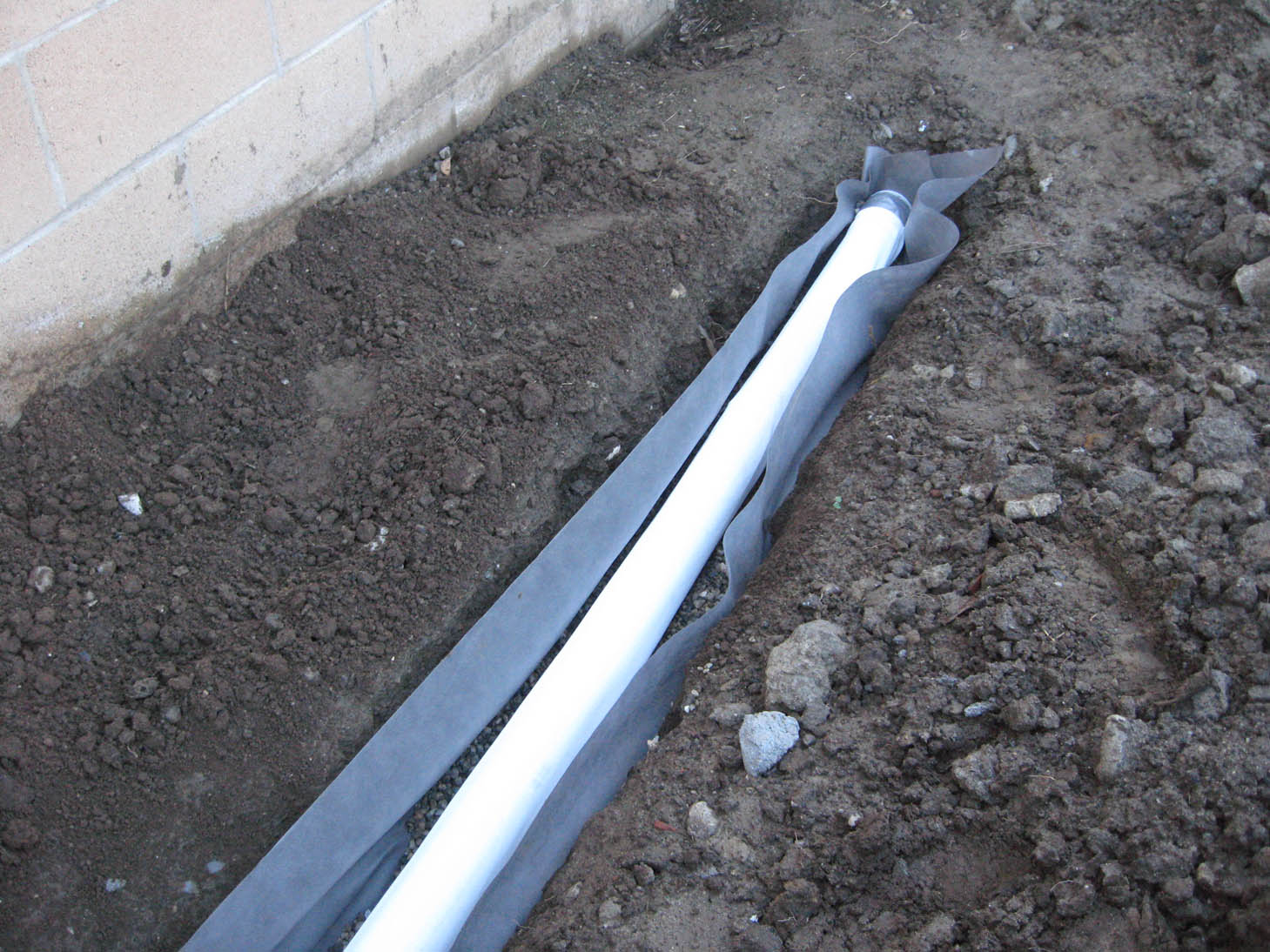 труба дренажная двухслойная 110 перфорированная. трубы для дренажа грунтовых вод кортексин. труба для дренажа грунтовых. ярд дренаж. дренажная труба система дельта.