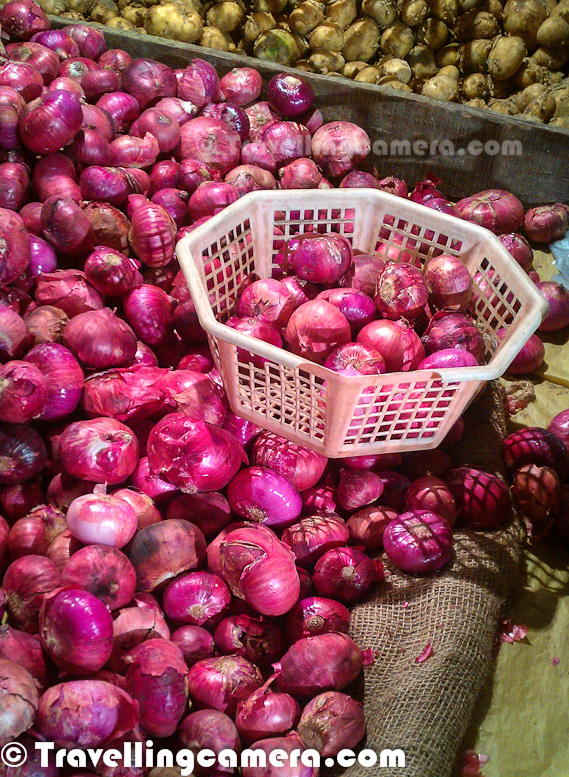 MobileGIRI at Weekly Vegetable and Fruit Market at Sector 25, Noida