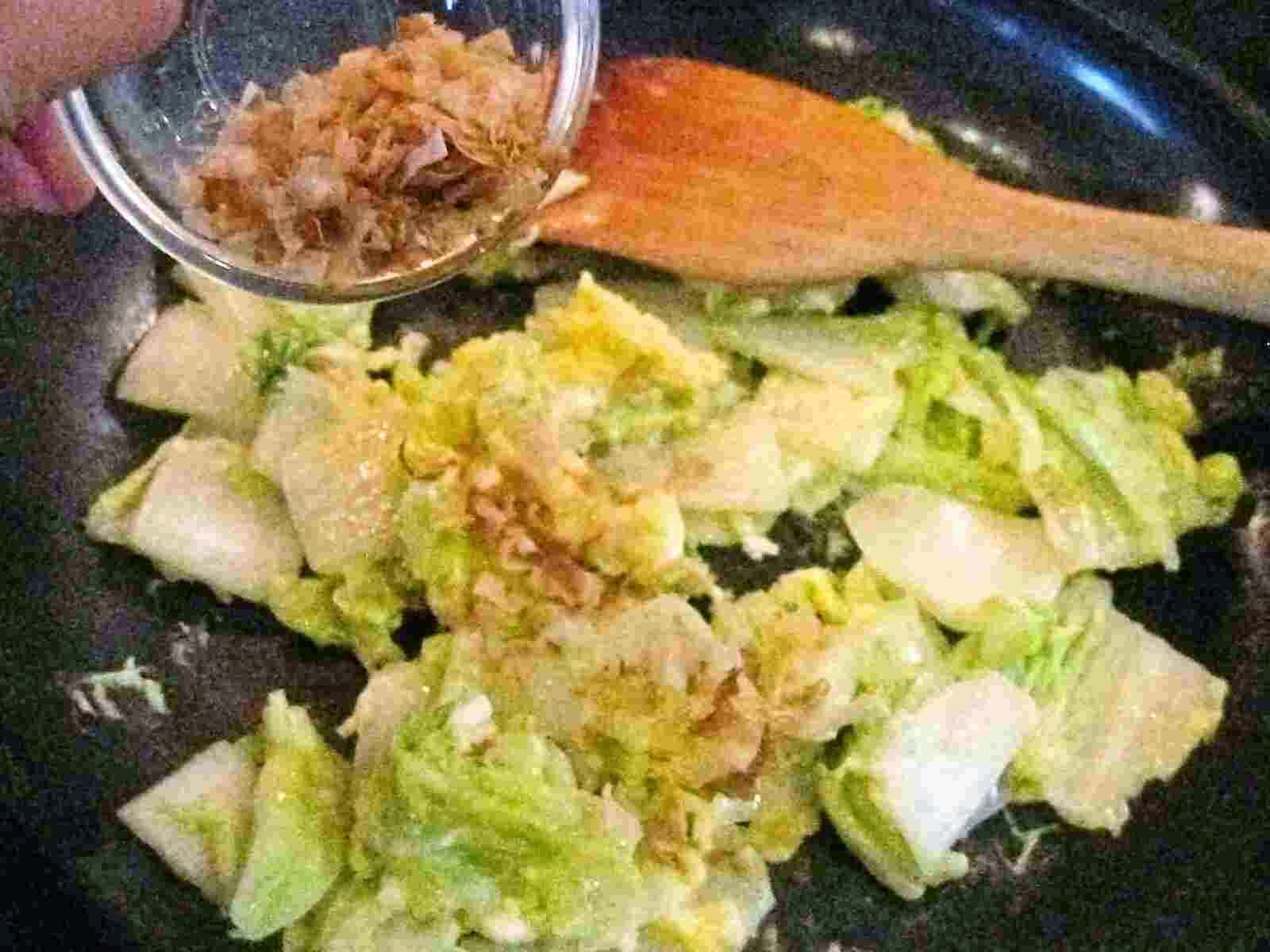 Recipes for Tom Hakusai to tamago no okakaitame / stirfried napa cabbage and egg with bonito