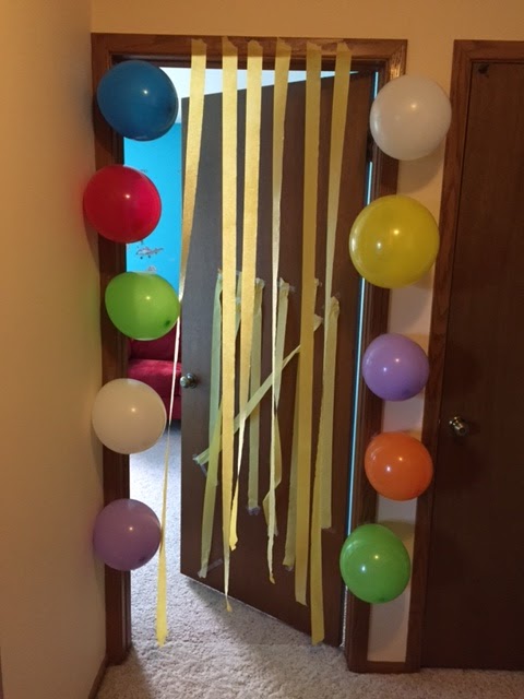 How To Decorate A Door With Streamers