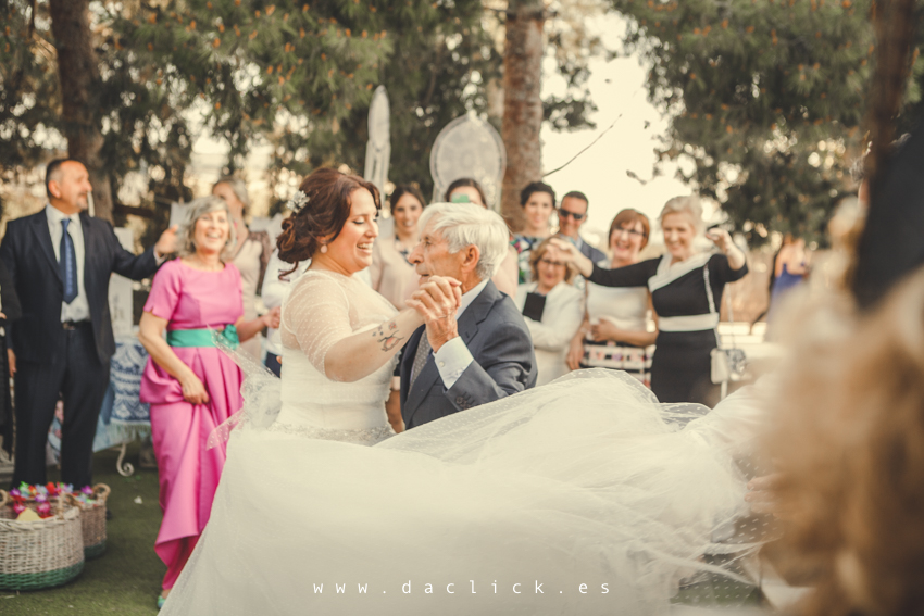 el abuelo baila con la novia