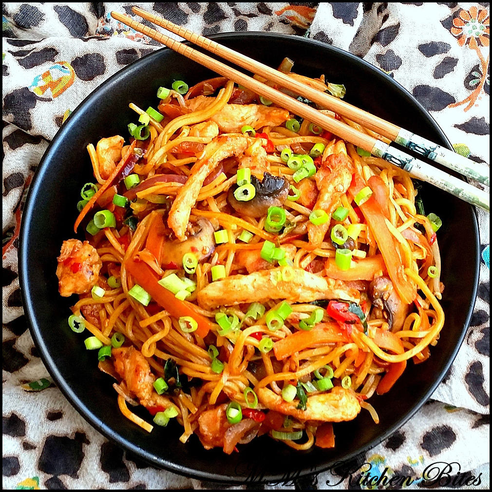 MM's Kitchen Bites Chicken Noodles with Chili Bean Sauce...finishing