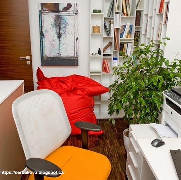 Современный и свежий дизайн интерьера небольшой квартиры на окраине Праги
