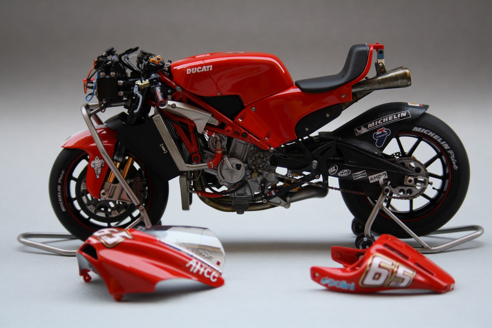 Racing Scale Models: Ducati Desmosedici L.Capirossi GP4 2004 by Gennaro