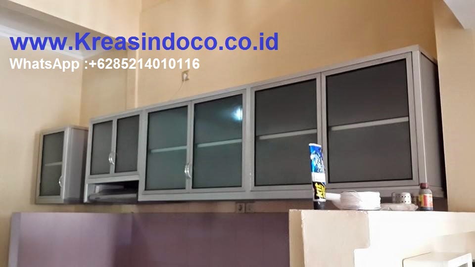 Tren kitchen set dengan bahan metal atau aluminium composite panel