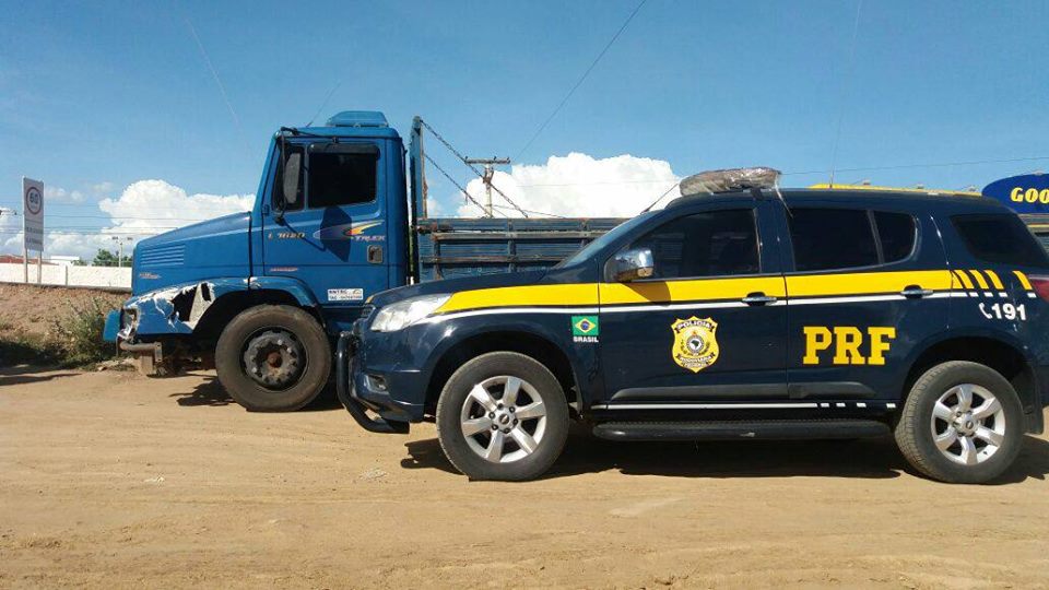 Caminhão roubado em Goiás é recuperado pela PRF de Senhor do Bonfim